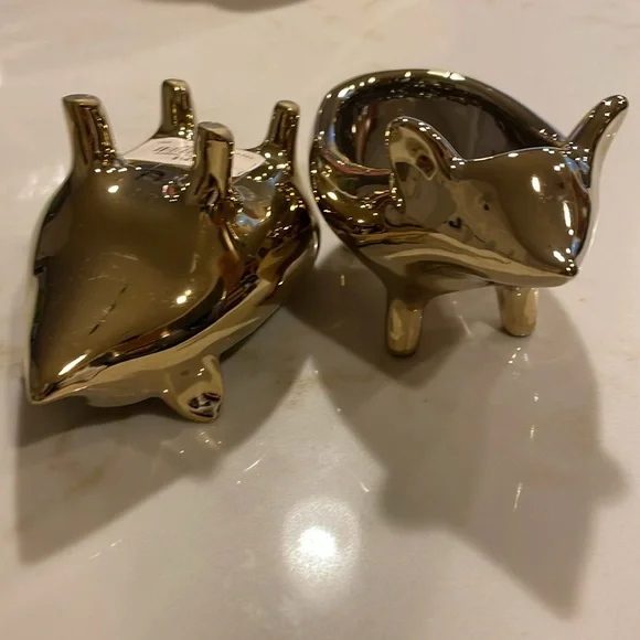 Two Gold Hedgehog Planters - Picture 3 of 4